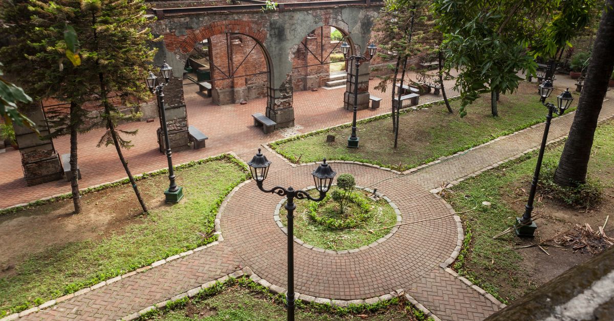 where to eat in Fort Santiago Manila